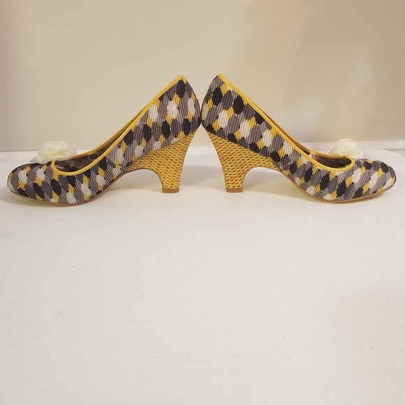 Yellow and Gray with rose heels size 8 - Picture 7 of 8